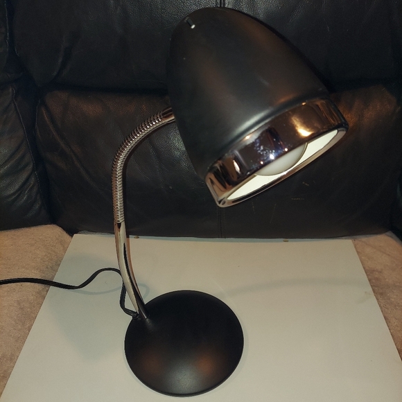 VINTAGE RETRO STYLE ADJUSTABLE GOOSE NECK  DESK OR READING LAMP - Picture 6 of 10